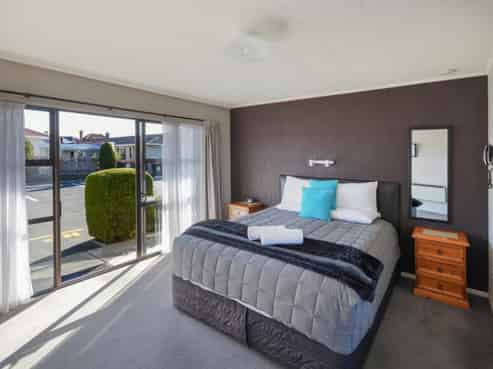 Dunedin 17 Unit Motel St Kilda Beach Over the Road