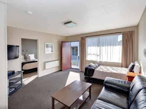 Dunedin 17 Unit Motel St Kilda Beach Over the Road