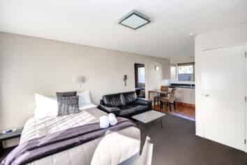 Dunedin 17 Unit Motel St Kilda Beach Over the Road