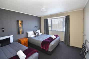 Dunedin 17 Unit Motel St Kilda Beach Over the Road