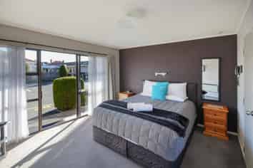 Dunedin 17 Unit Motel St Kilda Beach Over the Road