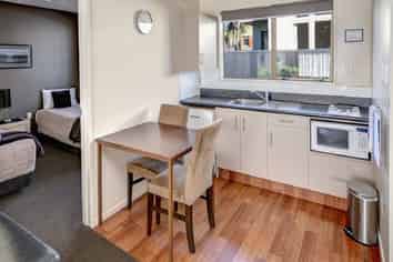 Dunedin 17 Unit Motel St Kilda Beach Over the Road