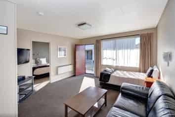 Dunedin 17 Unit Motel St Kilda Beach Over the Road