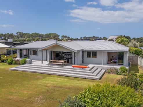 132 Harbour Drive, Matarangi