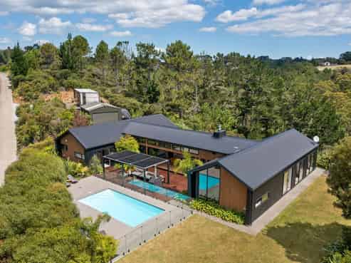 1237 East Coast Road, Redvale