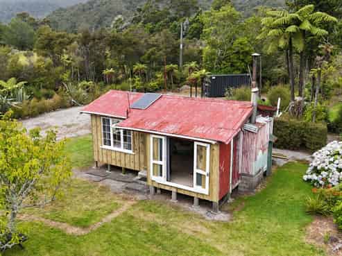 18 Mcgill Street, Waimangaroa