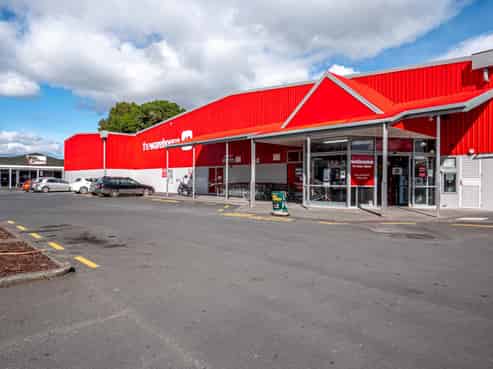 Prime investment property with national tenant
