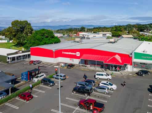 Prime investment property with national tenant