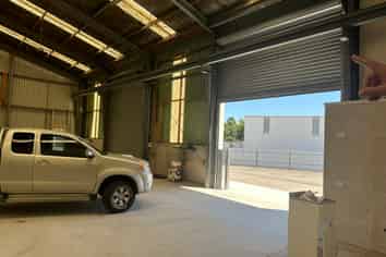 High stud warehouse with great access