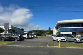 High stud warehouse with great access