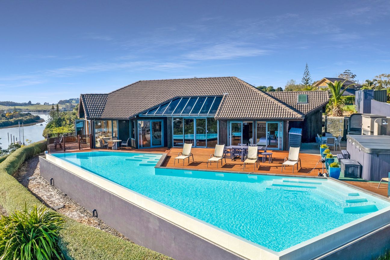 Landmark Inlet Residence: Waterfront Enclave - Ansicht 5