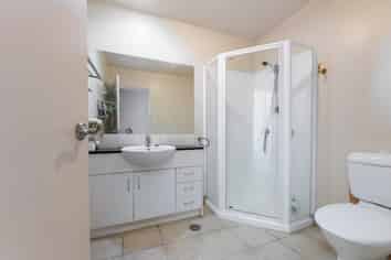 1/12 Crown Lynn Place, New Lynn