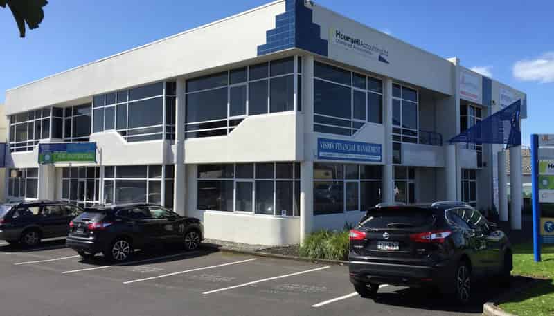 Unit B/129 Onewa Road, Northcote