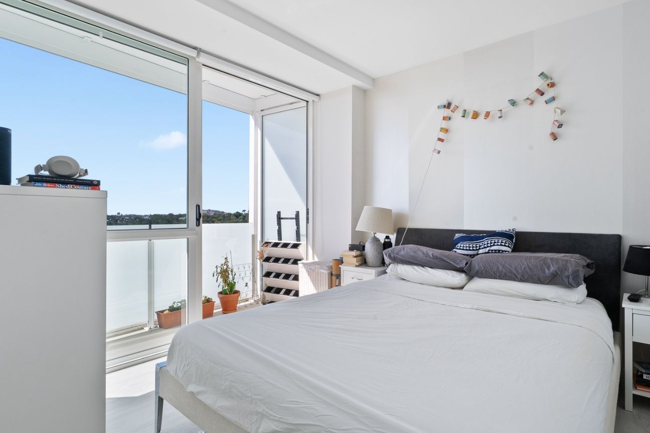 Apartment with Spa, Gym, and Parking! - Vista 2