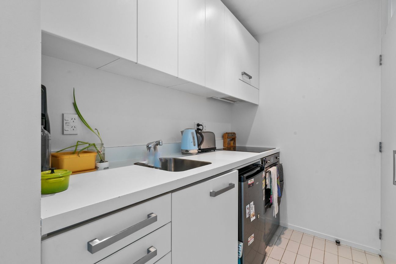 Apartment with Spa, Gym, and Parking! - Vista 4