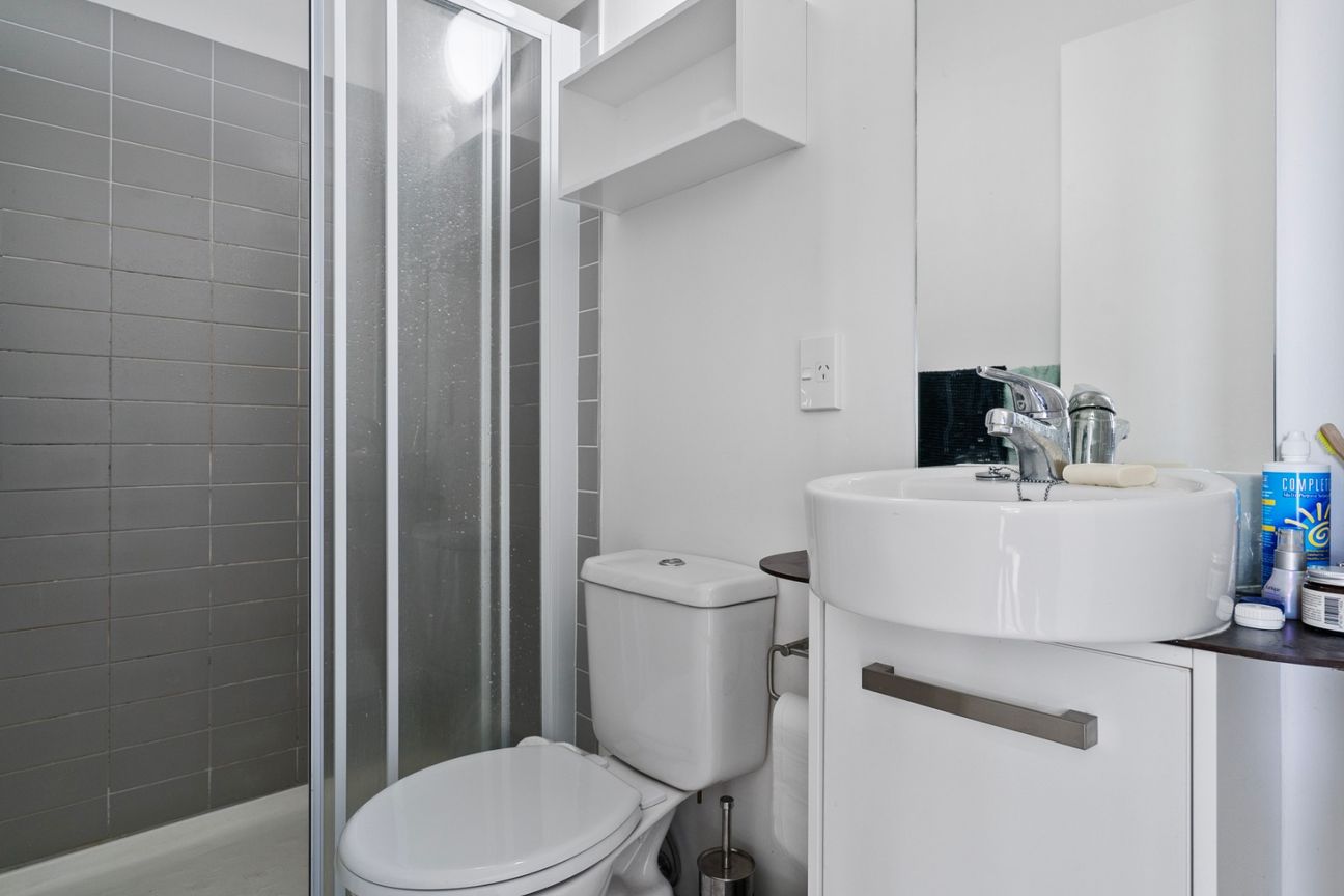 Apartment with Spa, Gym, and Parking! - Vista 5
