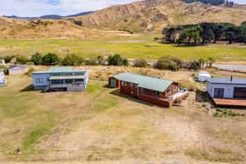 10 Nunu Drive, Flat Point