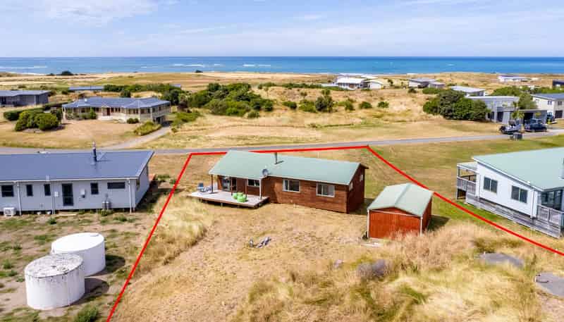 10 Nunu Drive, Flat Point