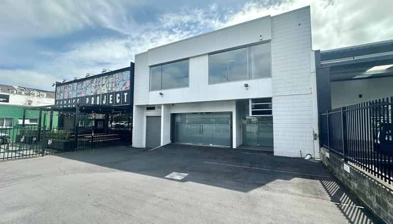 355 New North Road, Kingsland