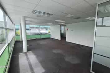 "HI-TECH READY" OFFICE
