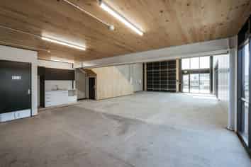 Road front unit - a statement for your business