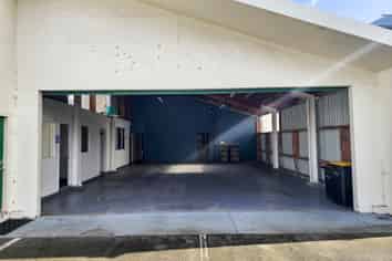 Inner City Premium Workshop with 13 carparks