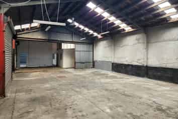 Inner City Premium Workshop with 13 carparks