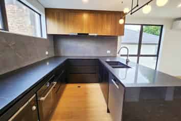 2E Queen Mary Avenue, Epsom