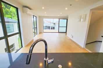 2E Queen Mary Avenue, Epsom