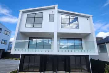 2E Queen Mary Avenue, Epsom