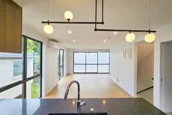 2E Queen Mary Avenue, Epsom
