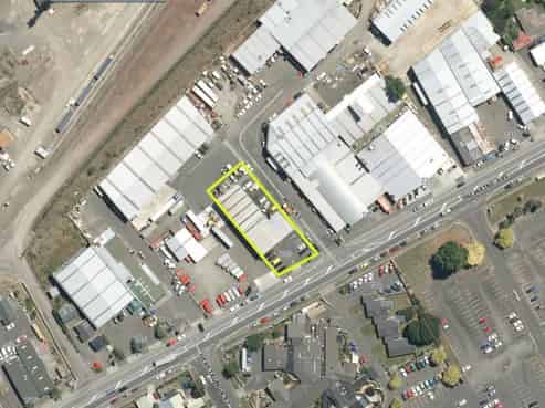 Tremaine Ave Corner - Versatile Premises