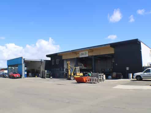 Tremaine Ave Corner - Versatile Premises