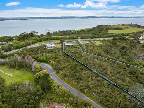 1117B Whangaparaoa Road, Tindalls Beach