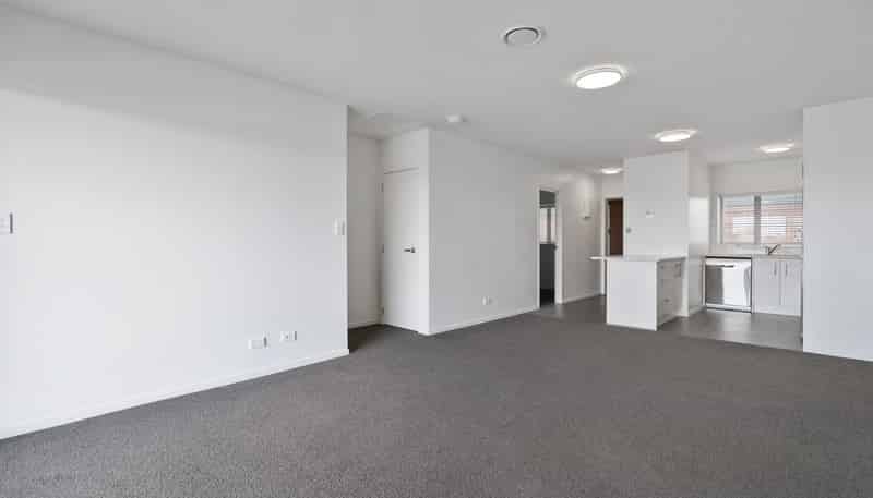 2J/4045 Great North Road, Glen Eden
