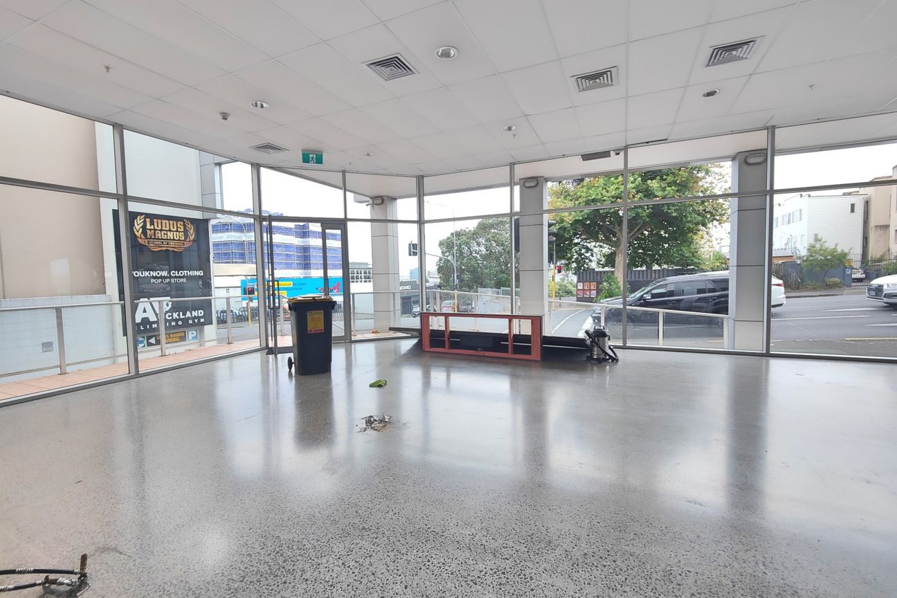 Newton - Office/Showroom - Näkymä 3