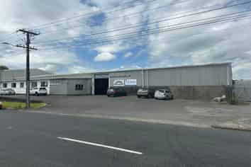 Large Waiwhakaiho Warehouse