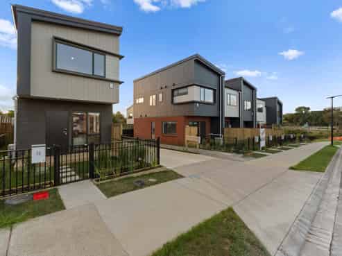 30 Johns Creek Crescent, Silverdale