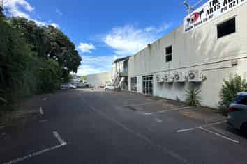 Central showroom/office with 15 car parks