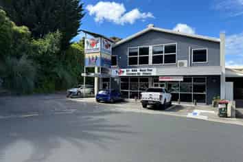 Central showroom/office with 15 car parks