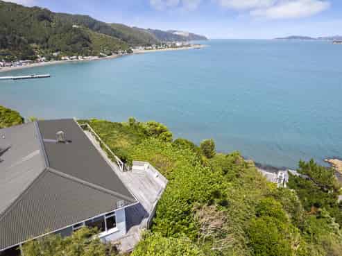 39 Ferry Road, Days Bay