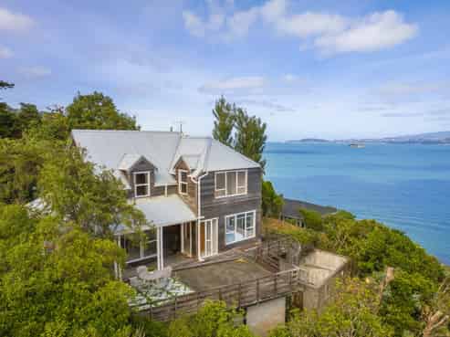 45 Ferry Road, Days Bay