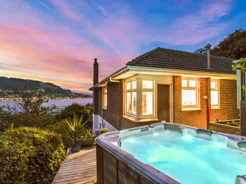 10 Irvine Road, The Cove