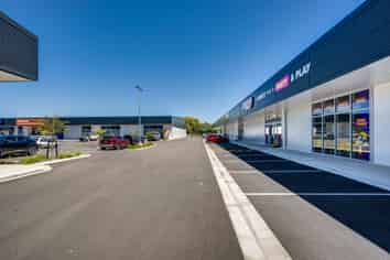 New Trade Retail Units at The Crossing