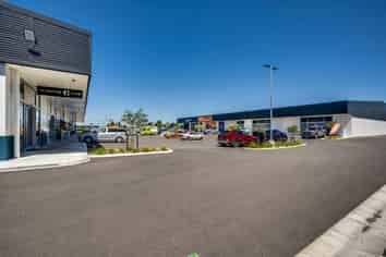 New Trade Retail Units at The Crossing