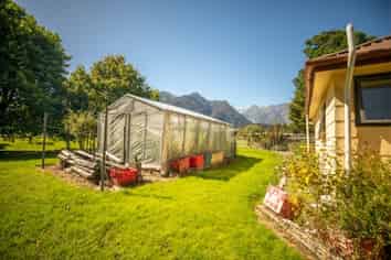 Fox Glacier Homestay B&B with Mt Cook Views