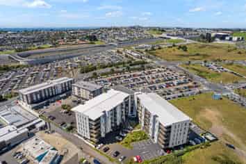 402/3 Kaipiho Lane, Albany