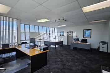 Bite Sized 119 Sqm Office With 3 Car Parks