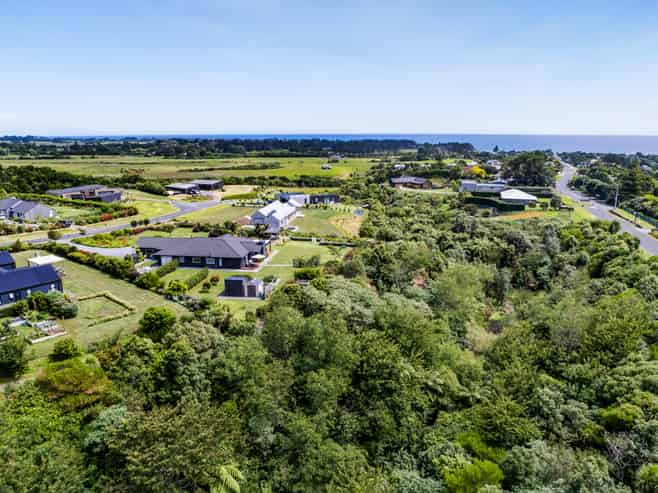 12 Pahakahaka Drive, Oakura