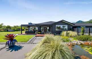 12 Pahakahaka Drive, Oakura